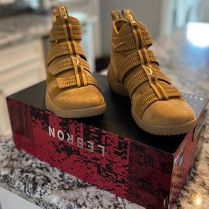 Lebron Soldier XI SFG Size 11 Like New